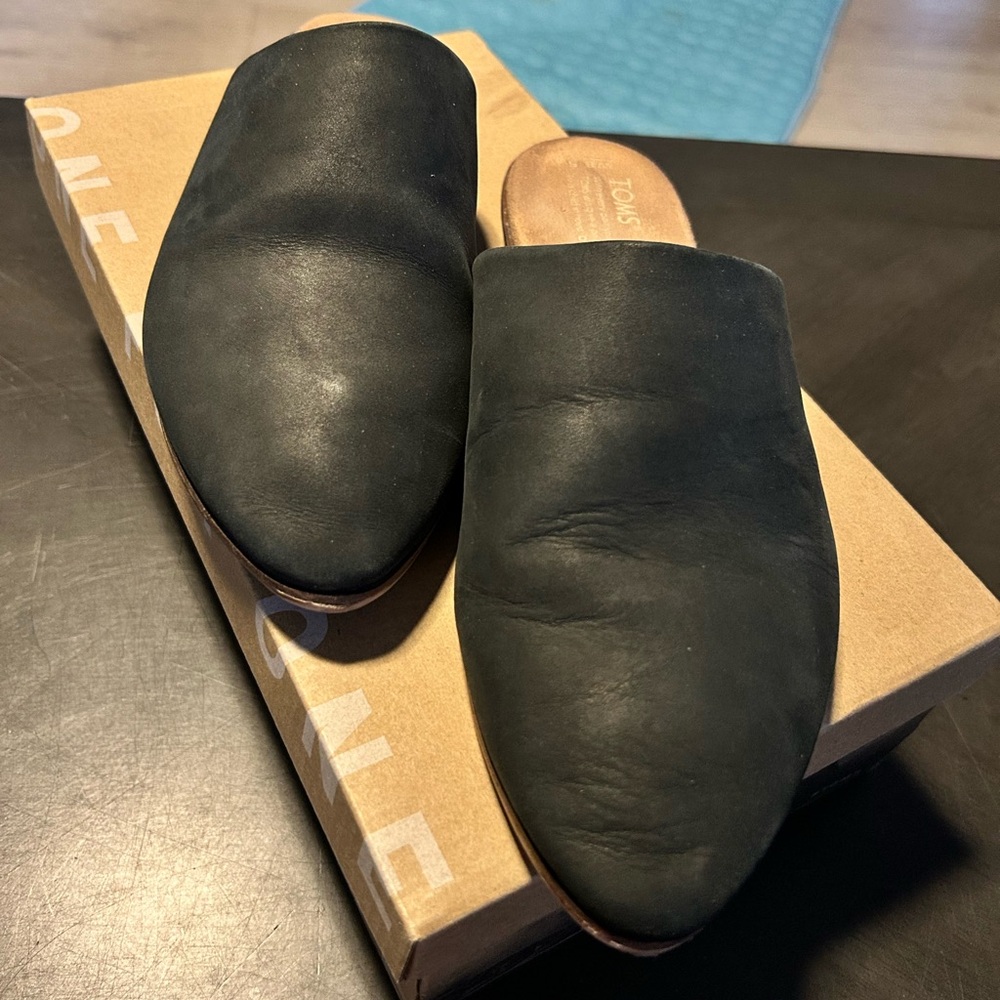 Toms Black Leather Women’s Jutti Mule Slip-Ons